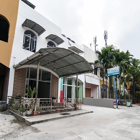 Oyo 90897 Hotel Sepupu Satria เปกันบารู ภายนอก รูปภาพ