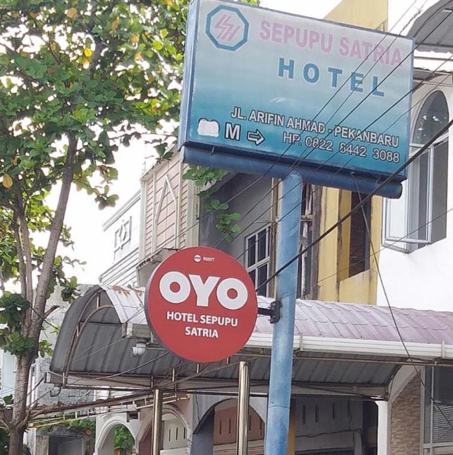 Oyo 90897 Hotel Sepupu Satria เปกันบารู ภายนอก รูปภาพ